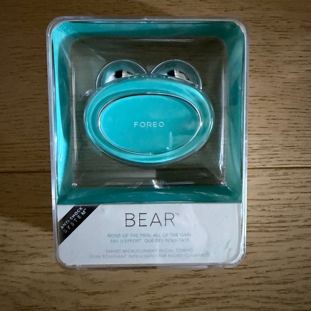 FOREO Bear Microcurrent Skincare Device in Mint Never Opened